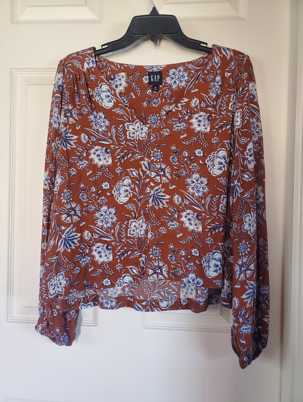 GAP Rust Floral V-Neck Blouse Flowy Pullover Preppy Bohemian Size Medium